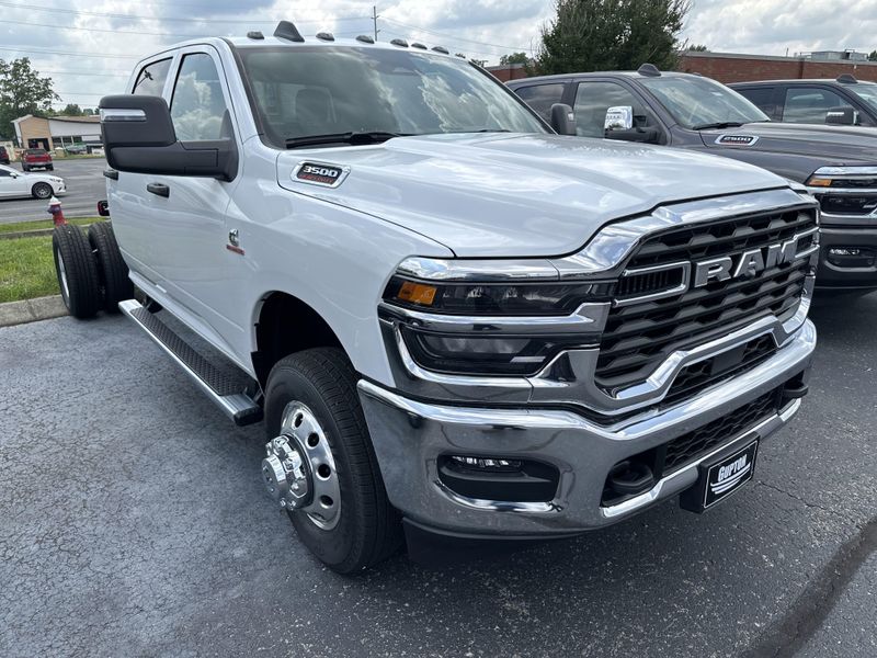 New 2025 RAM 3500 Tradesman Crew Cab Chassis 4x4 60
