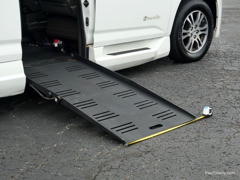 2013 Honda Odyssey EX-L photo 12