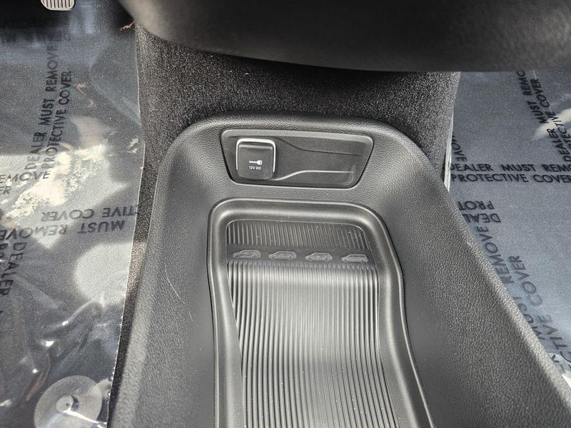 2025 Chrysler Pacifica SelectImage 22