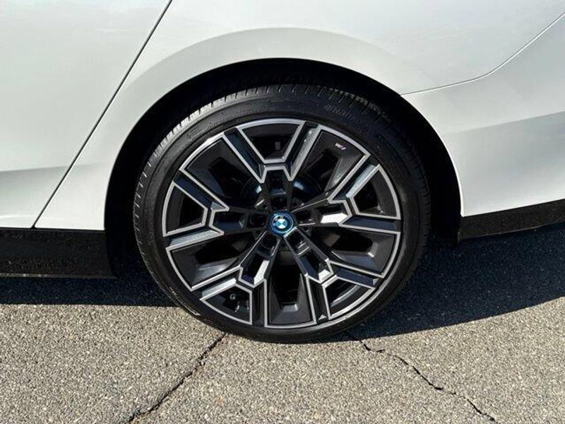 Used 2025 BMW i5 xDrive40Image 13