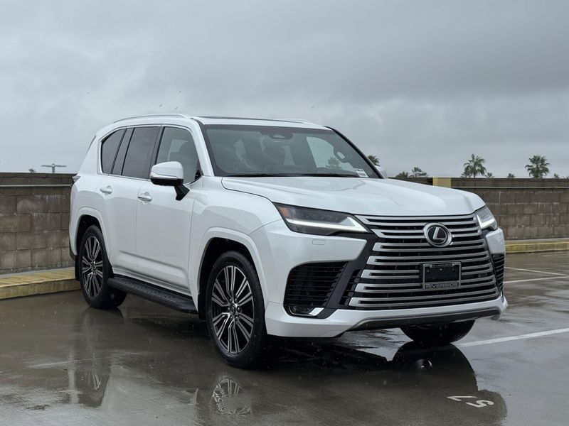 New 2026 Lexus LX 600 LuxuryImage 2