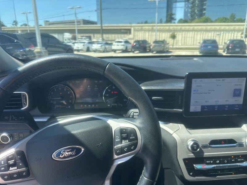 Used 2023 Ford Explorer XLTImage 10