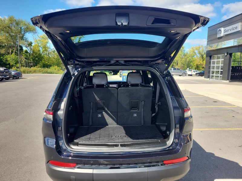 Used 2024 Jeep Grand Cherokee L LimitedImage 12