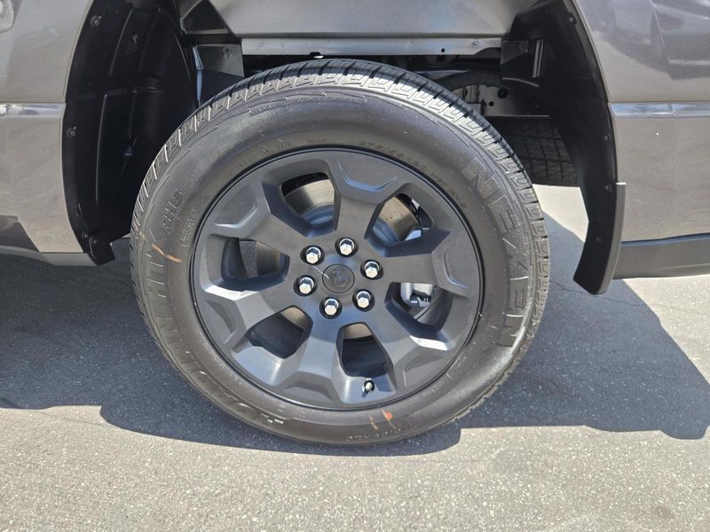 New 2026 RAM 1500 Express Crew Cab 4x4 5'7' Box