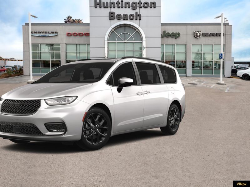 2023 Chrysler Pacifica Limited AWDImage 10