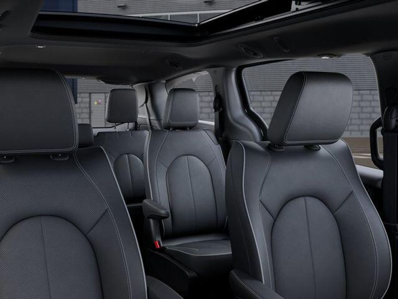 New 2027 Chrysler Pacifica LimitedImage 26