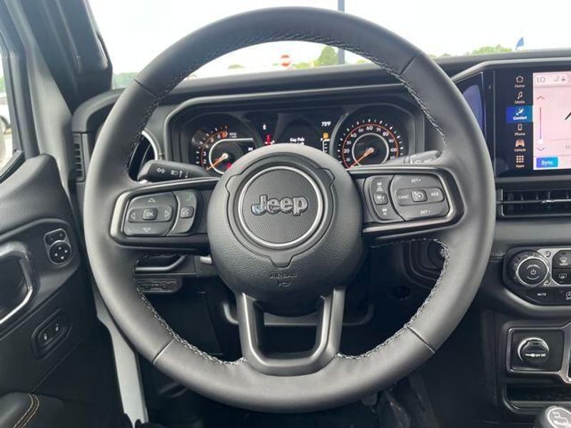 New 2025 Jeep Gladiator High Tide 4x4