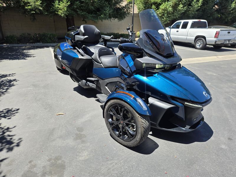 Used 2023 Can-Am SPYDER 1330 LIMITED WITH TRAILER Image 3