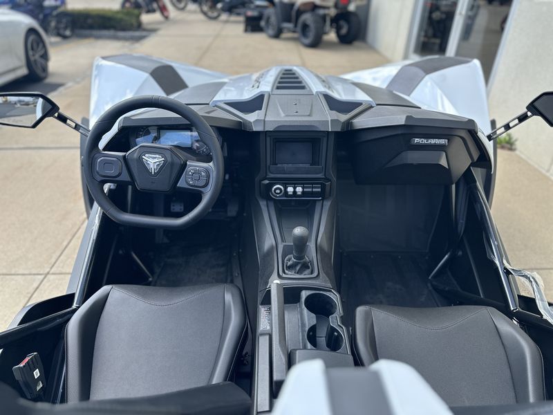 2024 Polaris SLINGSHOT S MANUALImage 6