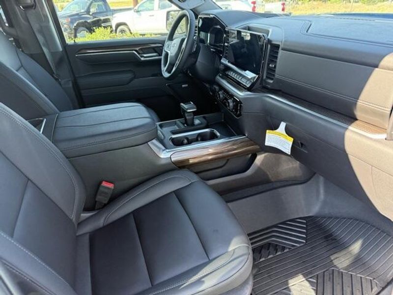 2025 Chevrolet Silverado 1500 RST photo 9