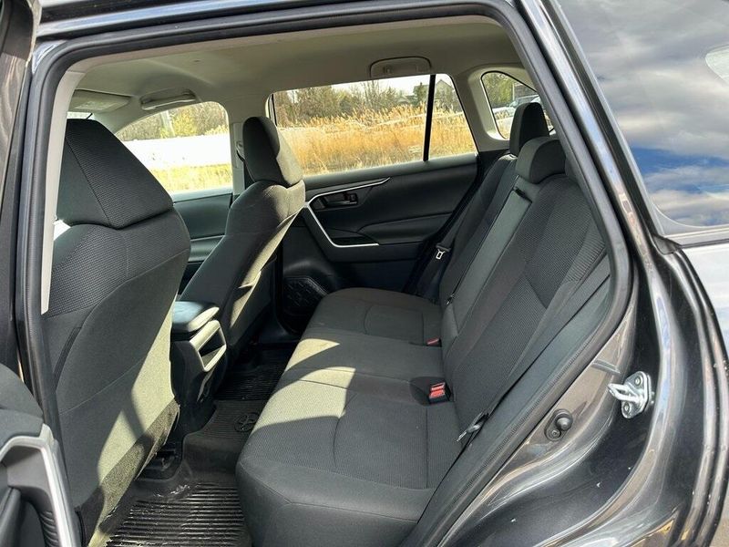 2021 Toyota RAV4 LEImage 17