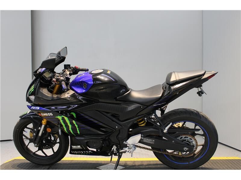 Used 2021 Yamaha YZFR3 Image 2