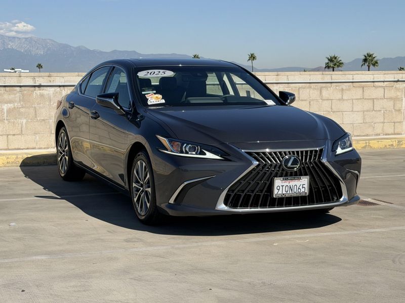 Used 2025 Lexus ES 350Image 2