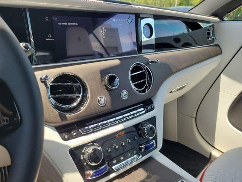 2025 Rolls Royce Spectre photo 21