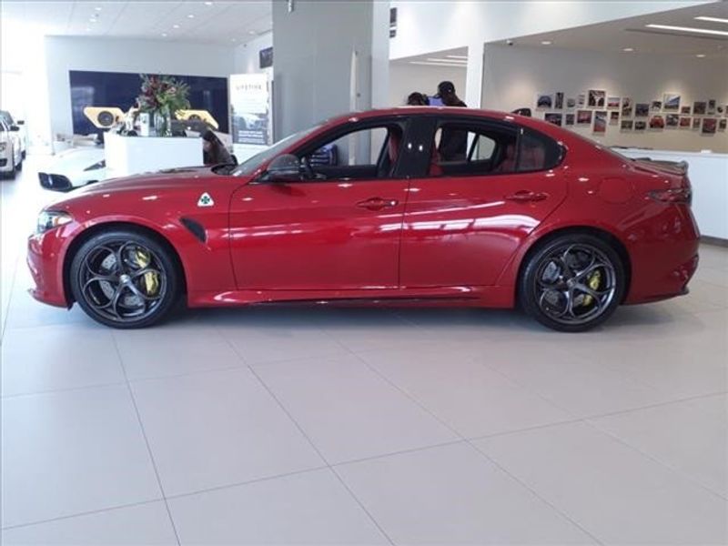 2024 Alfa Romeo Giulia Quadrifoglio Carbon RwdImage 19