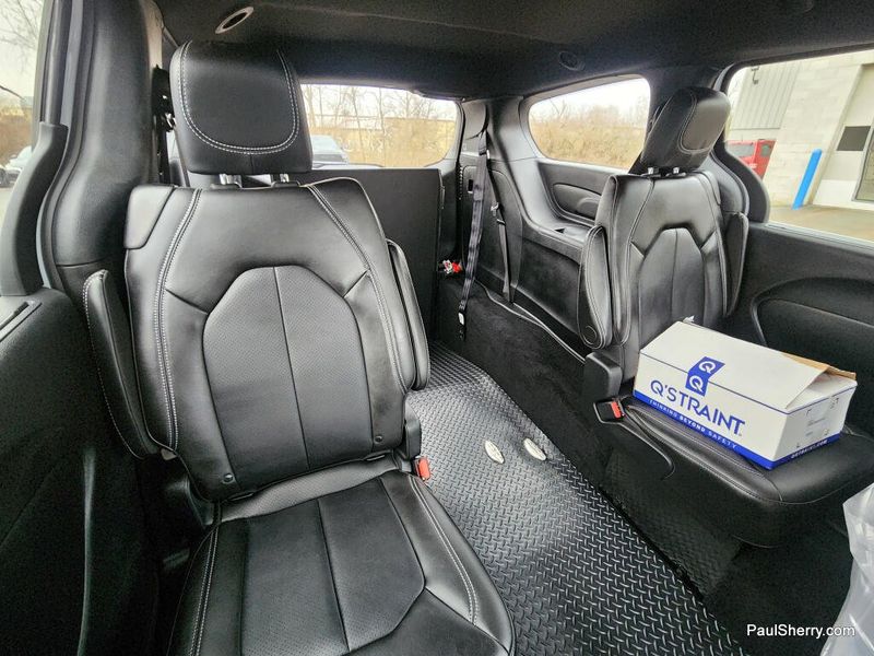 New 2026 Chrysler Voyager LX