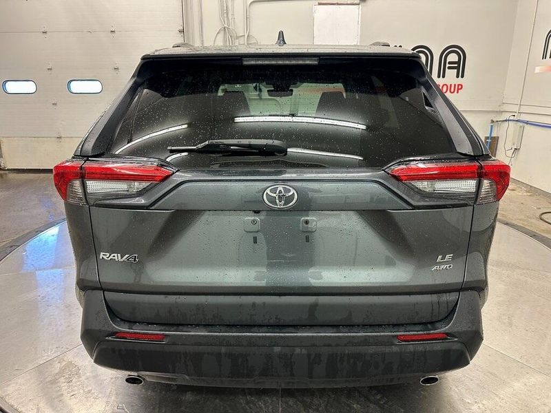 2021 Toyota RAV4 LEImage 14