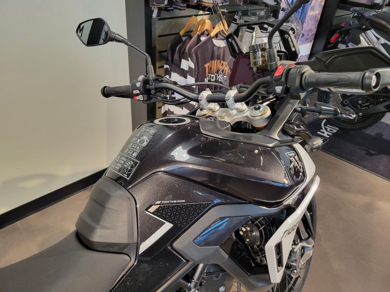 2024 Triumph Tiger 900 RALLY PRO Carbon Black / Sapphire Black 