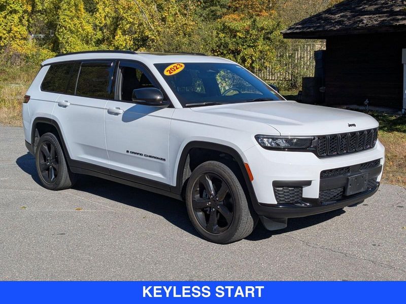 2023 Jeep Grand Cherokee Altitude photo 7