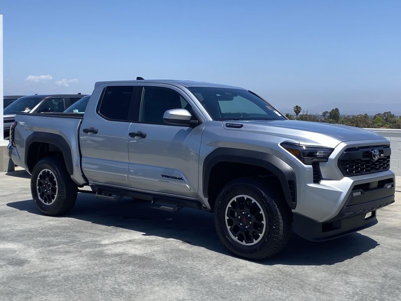 2025 Toyota Tacoma TRD Off Road HybridImage 2