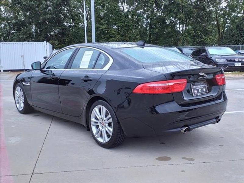 2019 Jaguar XE 25t PremiumImage 2