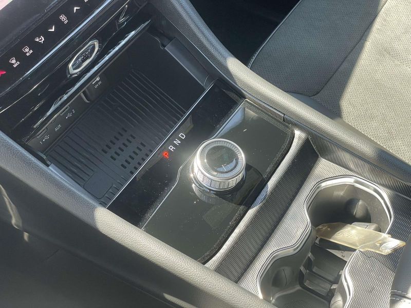 New 2026 Jeep Grand Cherokee Laredo Altitude 4x2