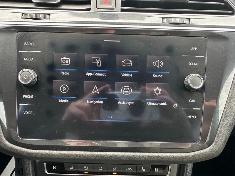 2021 Volkswagen Tiguan 2.0T SE R-Line BlackImage 4