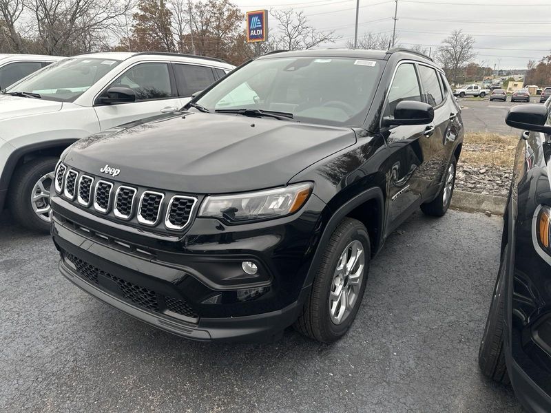 2025 Jeep Compass Latitude 4x4Image 1