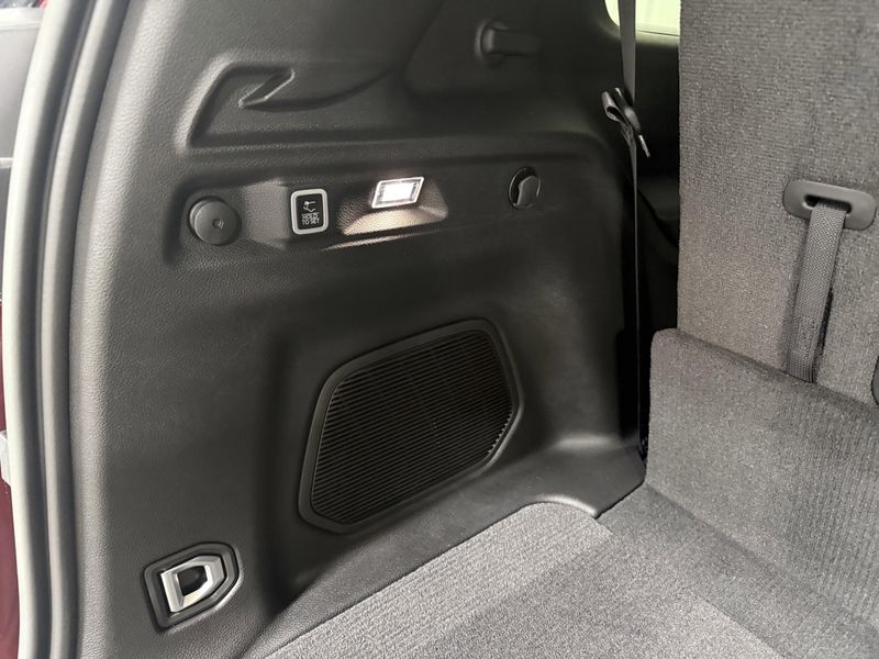 New 2026 Jeep Grand Cherokee L Limited 4x4Image 8