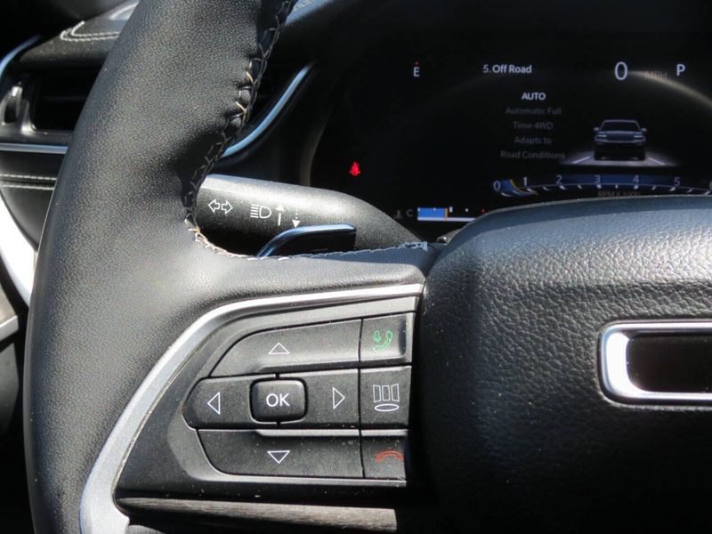 Used 2024 Jeep Grand Cherokee L Limited 4x4 4dr SUVImage 22