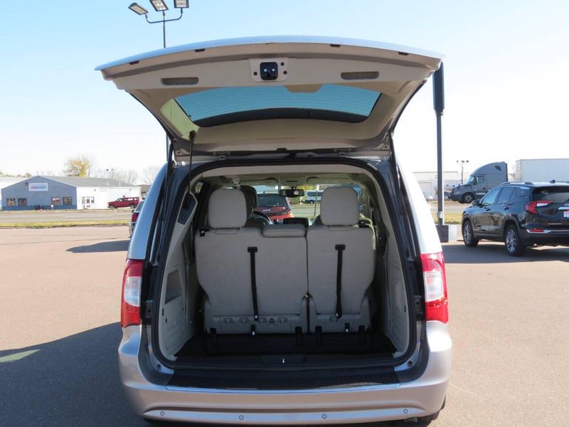 Used 2014 Chrysler Town & Country Touring L 4dr Mini VanImage 33