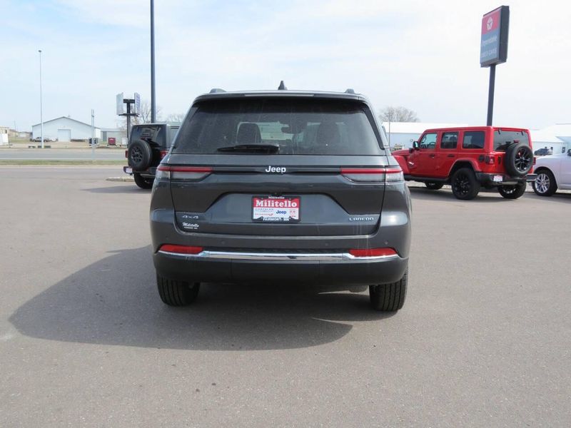 Used 2022 Jeep Grand Cherokee Laredo 4x4 4dr SUV (midyear release)Image 5