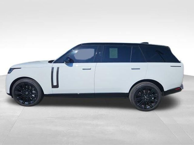 Used 2025 Land Rover Range Rover SE