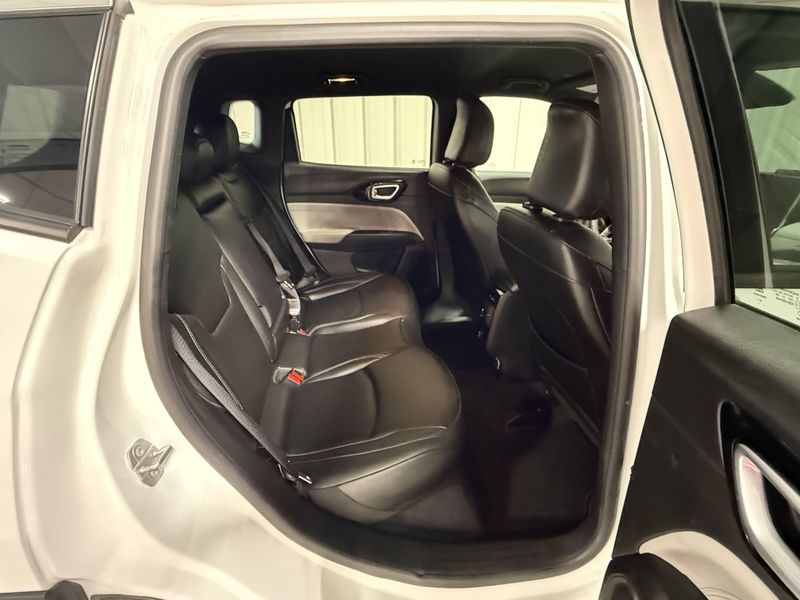 Used 2025 Jeep Compass LimitedImage 9