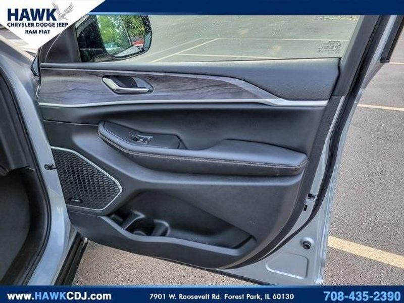 2022 Jeep Grand Cherokee Limited photo 25