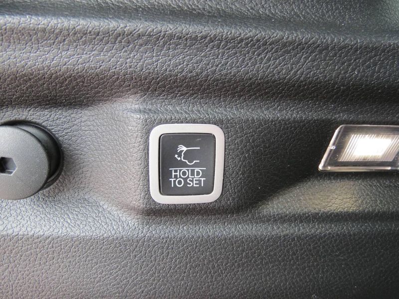 2022 Jeep Grand Cherokee L Limited 4x4 4dr SUVImage 33