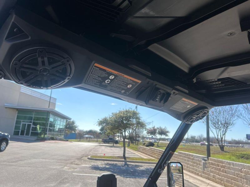 New 2026 Can-Am DEFENDER MAX XT HD11 Image 18