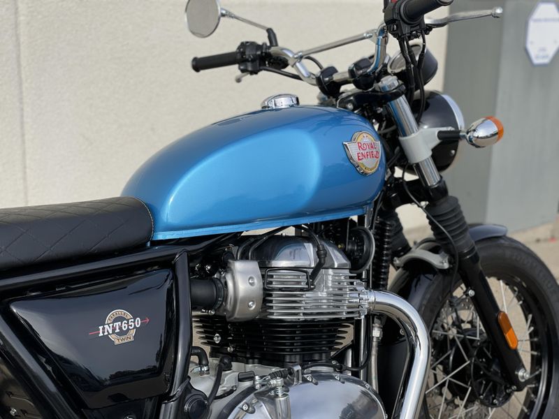 2023 Royal Enfield INT 650Image 6