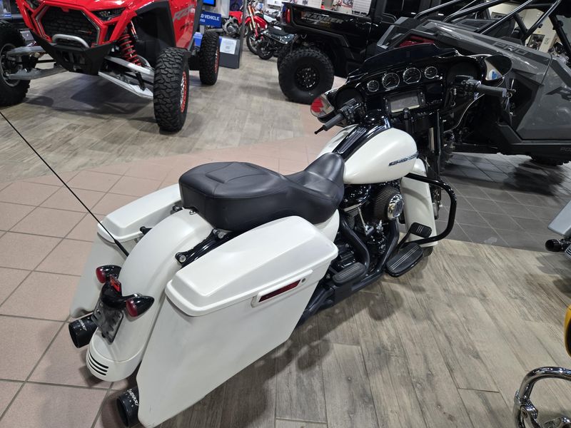 USED 2018 HARLEY STREET GLIDE SPECIAL Image 5