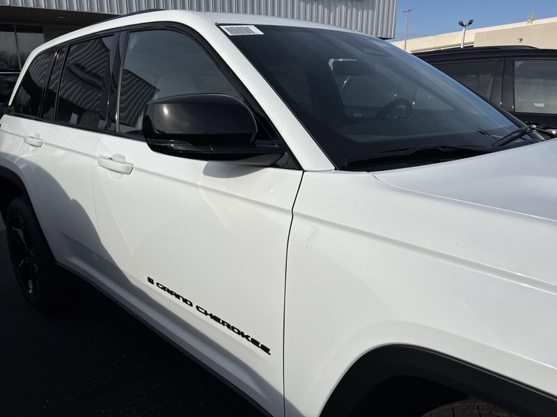 New 2025 Jeep Grand Cherokee Limited 4x4Image 4