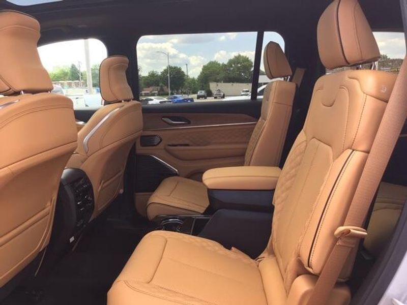 2025 Jeep Grand Cherokee L Summit Reserve 4x4Image 20