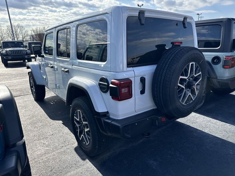 2024 Jeep Wrangler 4-door SaharaImage 9