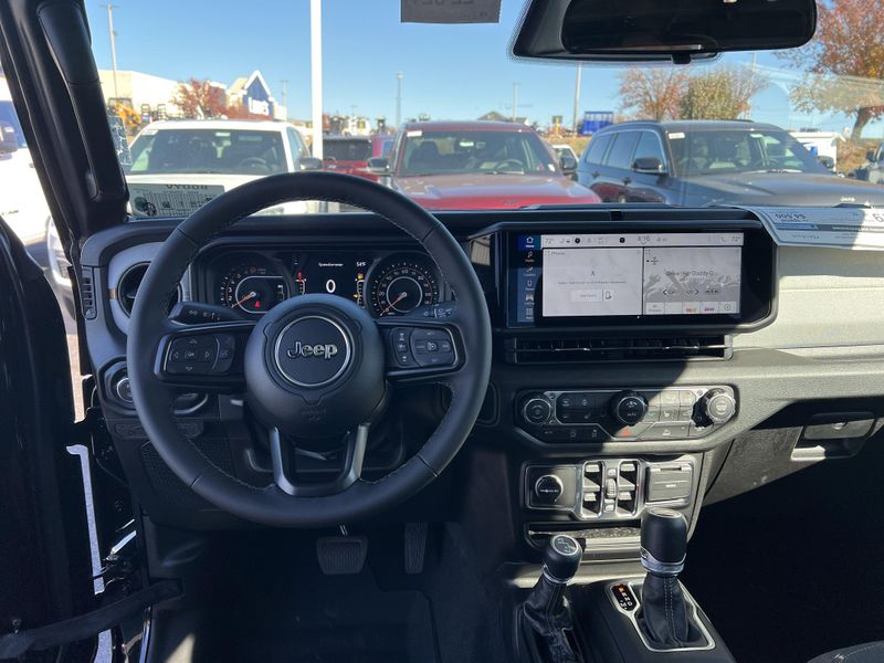 New 2026 Jeep Gladiator Sport S 4x4Image 16