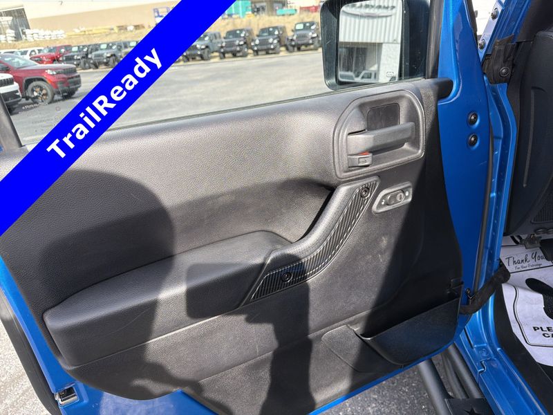 Used 2015 Jeep Wrangler JK RubiconImage 16