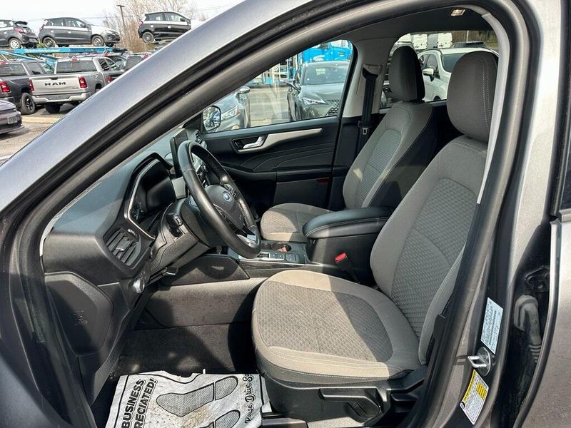 2021 Ford Escape SEImage 17