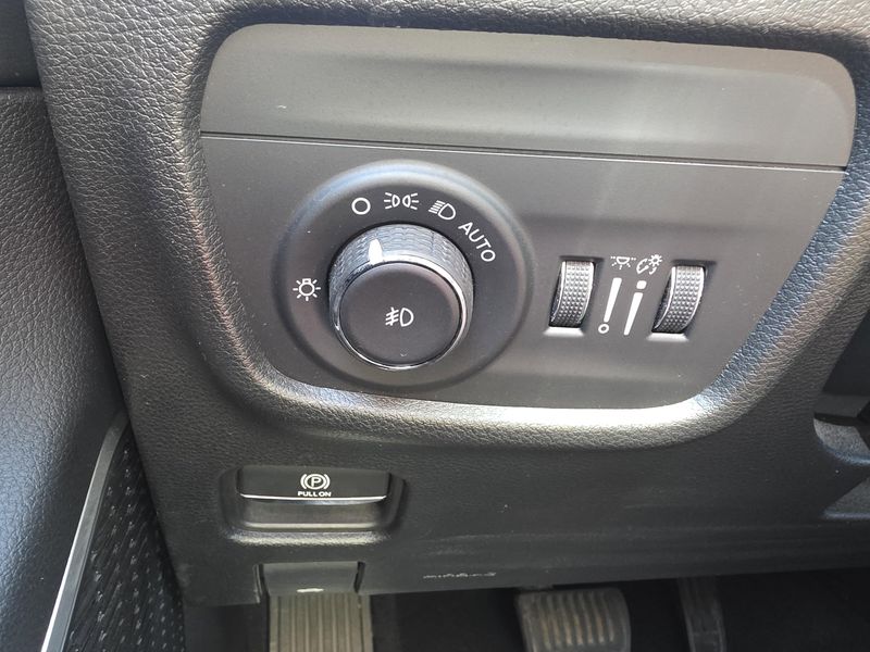 Used 2022 Jeep Grand Cherokee L LimitedImage 22