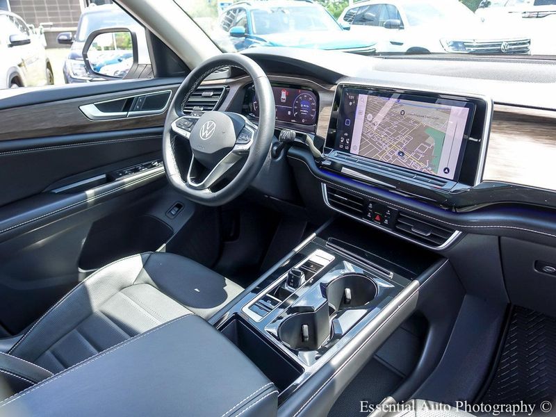 2024 Volkswagen Atlas SEL photo 25
