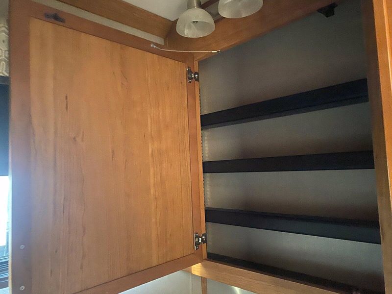 Used 2016 HOLIDAY RAMBLER VACATIONER 34ST MOTOR HOME Image 32