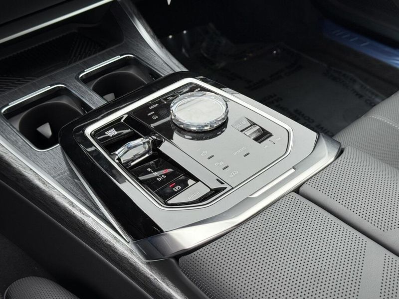 2025 BMW 7 Series 760i xDriveImage 25