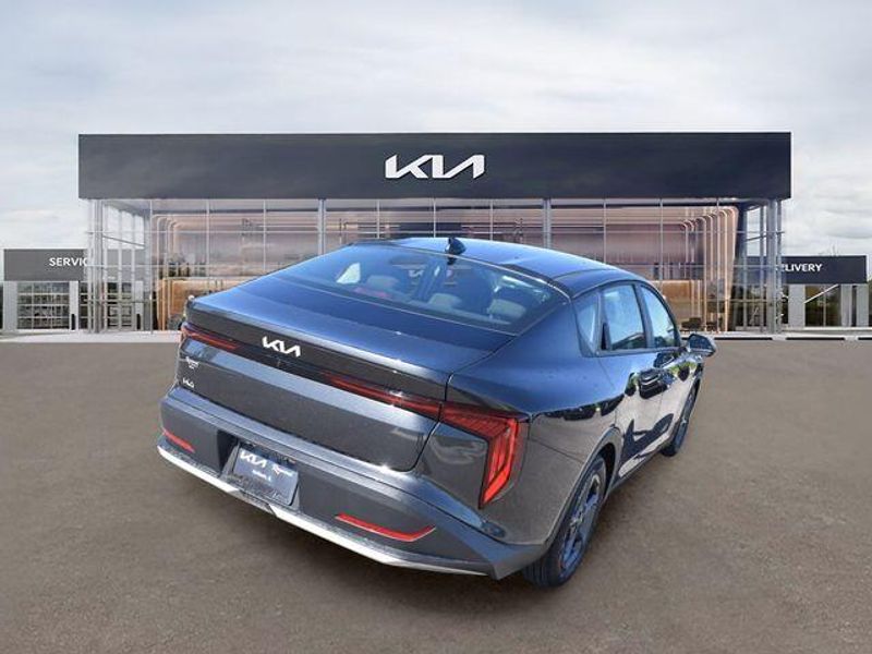 New 2026 Kia K4 LXSImage 4